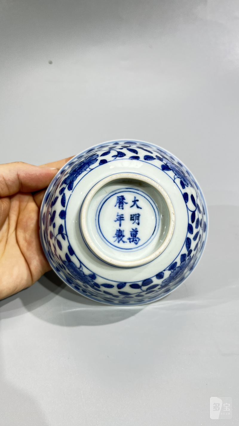 明 青花缠枝花卉纹碗 - 图7